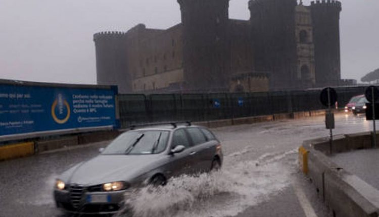 Addio estate, in arrivo freddo e piogge a Napoli e in Campania