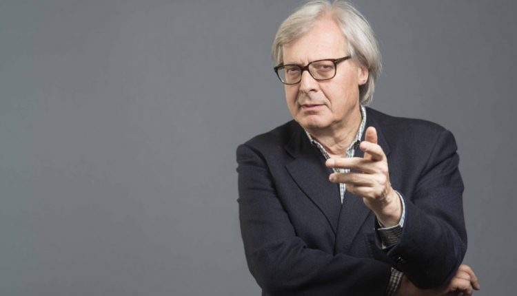 VERSO IL VOTO DI MARZO – Vittorio Sgarbi annuncia la sua candidatura con Forza Italia: a Pomigliano d’Arco  contro Di Maio 