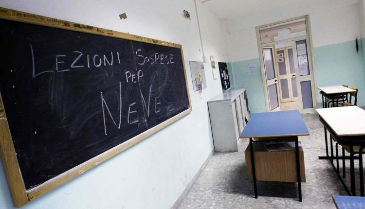 SoS maltempo: giù temperature e nevicate. Stop alla strada verso il Vesuvio. chiusura delle scuole in molti comuni dell’hinterland