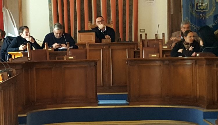 San Giorgio a Cremano – In consiglio comunale si discute della situazione finanziaria. Nel mirino la “questione Teseo”
