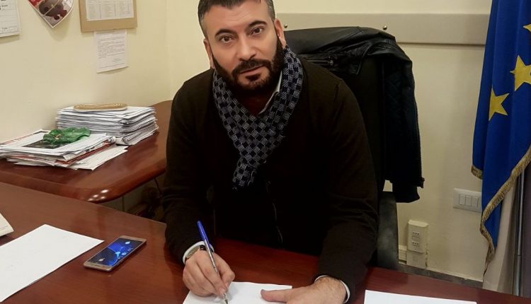 Dopo l’Inchiesta di Fanpage sul traffico di rifiuti, la posizione “amicale” del Presidente del Consiglio di Ercolano rispetto a Mario Rory Oliviero