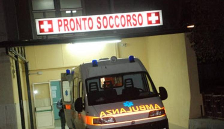 Ambulanza, ipotesi violenza privata: identificati sei giovani tutti maggiorenni, indagini in corso