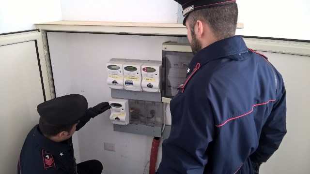 Ruba corrente elettrica, arrestato proprietario di un albergo a Pollena Trocchia