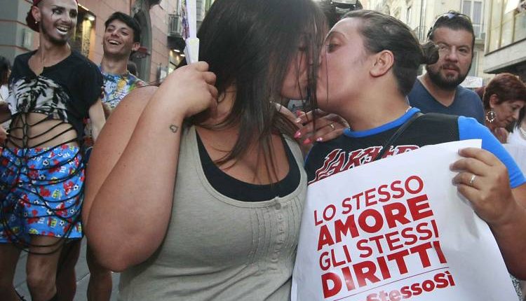 GayPride a Pompei: ok della prefettura al percorso cittadino del corteo arcobaleno