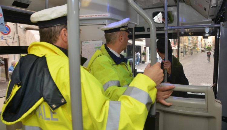 Bus scolastici senza revisione: Campania maglia nera d’Italia