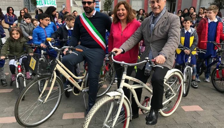 A Cercola, grande successo per la pedalata ecologica in città organizzata dal Comune