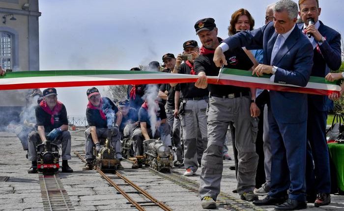 STORIE DI FERROVIE E DI VIAGGIATORI – A Pietrarsa le ferrovie in miniatura che raccontano l’Italia