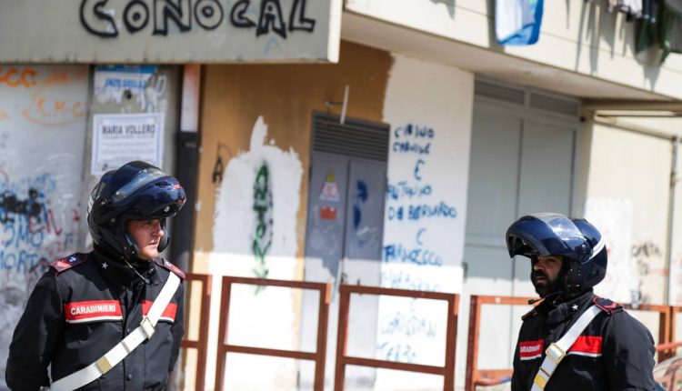 Napoli, stesa contro un edificio nel Conocal, indagini della polizia