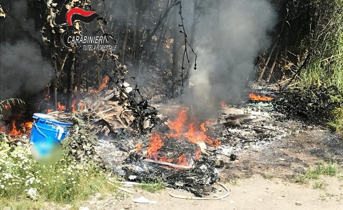 Incendia rifiuti, 90enne denunciato a Marigliano dai Carabinieri
