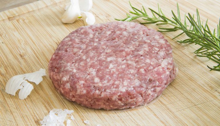 Nasce il primo hamburger di Simmental: l’idea di Antonio Di Sieno, macellaio 3.0 che coniuga la tradizione con l’innovazione