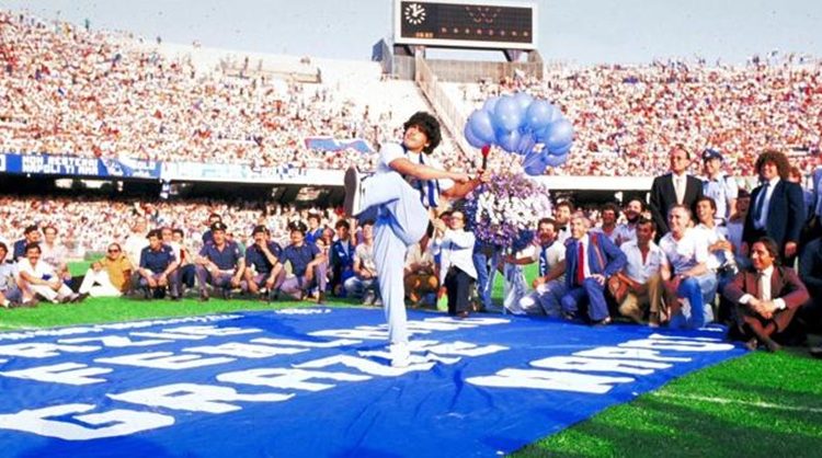 maradona-arrivo-napoli-1984-wp1