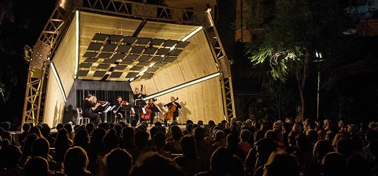 Architettura, musica & design presenta ReS, la macchina scenica per l’amplificazione e la diffusione della musica all’aperto. Da un’idea di THEsignEvent con Gridshell.it e Villa Pennisi in Musica. Si inaugura venerdì 1 giugno 