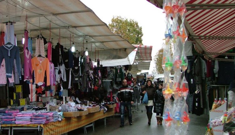 Pomigliano d’Arco – Troppi rifiuti nell’area mercatale: sospeso il mercato del giovedì