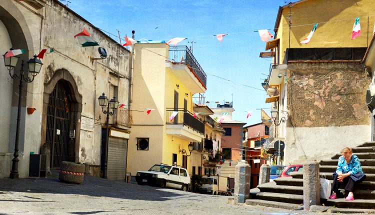 TOLLERANZA ZERO AL CASAMALE – Divieto di sosta e telecamere per il Borgo Incantato di Somma Vesuviana da tempo in balia dei balordi