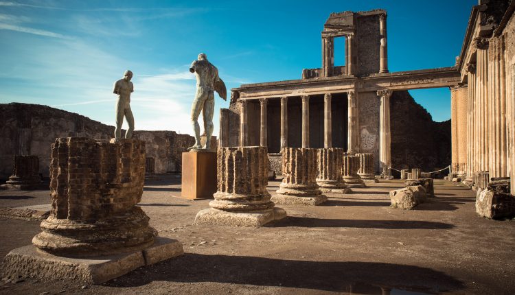 Scavi di Pompei,riemerge tomba coppia clandestina: si tratta si un padrone e della sua ancella, sepolti insieme con il figlio illegittimo