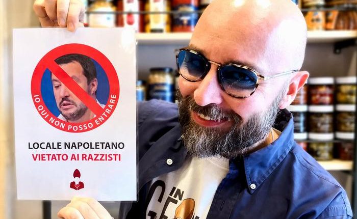 In un locale a Napoli: ”qui Salvini non entra” e su Fb i sostenitori leghisti lo riempiono di minacce