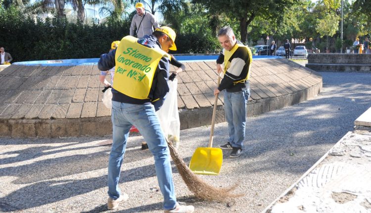 Il sindaco di Brusciano Giuseppe Montanile in azione