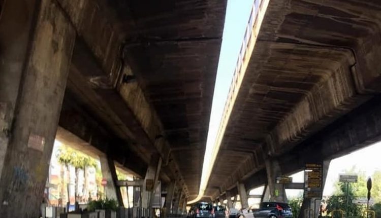 Cercola, cadono calcinacci dal ponte Caravita: “Intervenite subito”