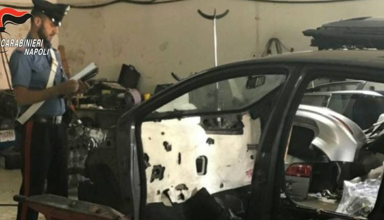 I Carabinieri sgominano una banda di ladri e riciclatori d’auto: le basi operative a Nola e a Massa di Somma