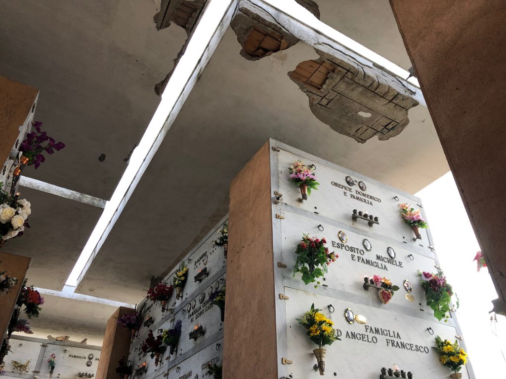 A Pollena Trocchia Il Cimitero Pericoloso I Soffitti Del vecchio a-pollena-trocchia-il-cimitero-pericoloso-i-soffitti-del-vecchio