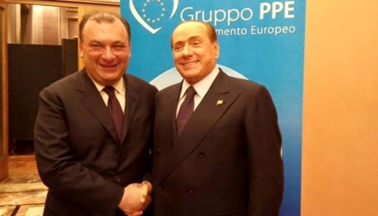 Silvio Berlusconi ri-scende in campo e ricandida Fulvio Martusciello alle Europee