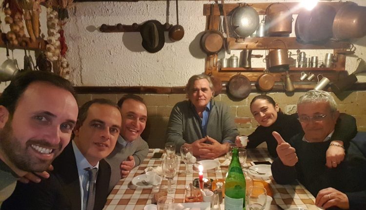 Prove di forza, sante alleanze o una cena tra ex? A Pollena Trocchia, dove non c’è l’opposizione, cambiano gli equilibri in maggiroanza?