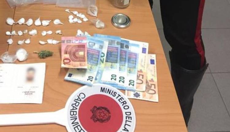 Cercola, cocaina e documento falso in casa: arrestati due fratelli