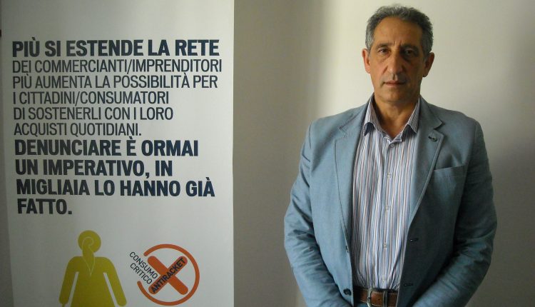 Il presidente dell’associazione anti racket di Pomigliano, minacciato su Facebook.  “Non fai paura, farai una brutta fine”