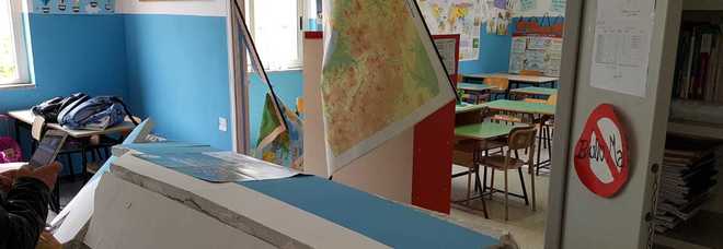 Crolla la parete della scuola a Sant’Anastasia: feriti la maestra incinta e cinque bimbi. La Procura apre un’indagine