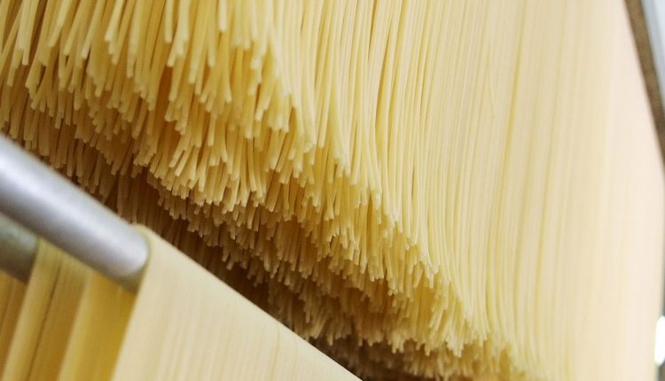 La pasta campana vince la sfida della qualità sui mercati e fa festa per il pastificio Setaro che compie 80 anni