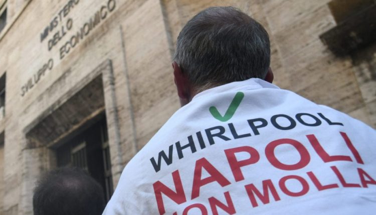 Whirlpool Napoli: domani presidio di protesta contro i licenziamenti dei lavoratori a Roma