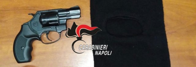 Pistola a salve e passamontagna, due ragazzi bloccati sul Vesuvio: sono di Portici e di Ercolano 