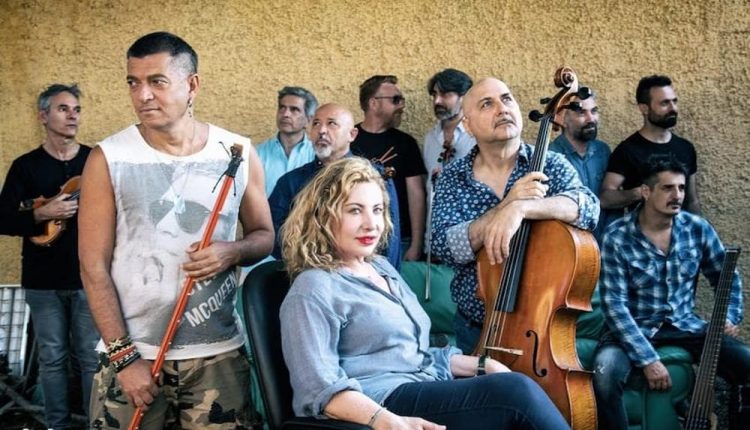 Capone & BungtBangt e Solis String Quartet con Iaia Forte in STRATIVARI