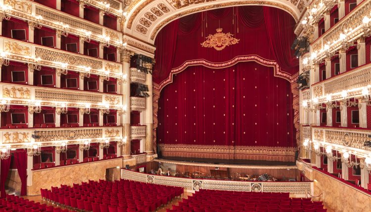 Teatro San Carlo, bufera sul bando per addetto stampa. Il Governatore Vincenzo De Luca: “Revocatelo”