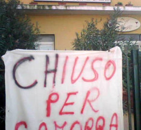 «Chiuso per camorra», nuovo furto nel ristorante «Ciro a Mare» a Portici