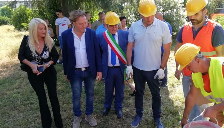 Al via la posa della prima pietra per il Liceo a Volla: ed è polemica tra il sindaco Di Marzo e Pasquale Petrone
