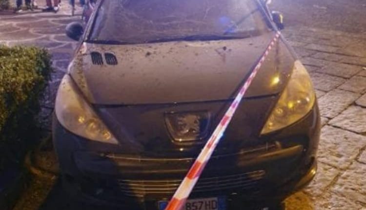 Bomba nella notte distrugge un negozio a Pollena Trocchia. I carabinieri fermano i tre presunti responsabili: ferito e ricoverato in ospedale il bombarolo