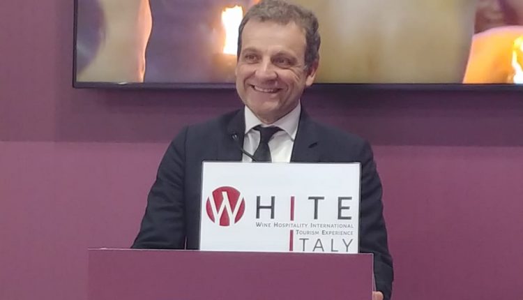 Presidente-di-Oronero-Carmine-Maione-al-Vinitaly