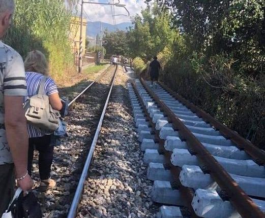 Treno ko e turisti a piedi, interviene l’Abbac, l’associazione dei B&B di Napoli