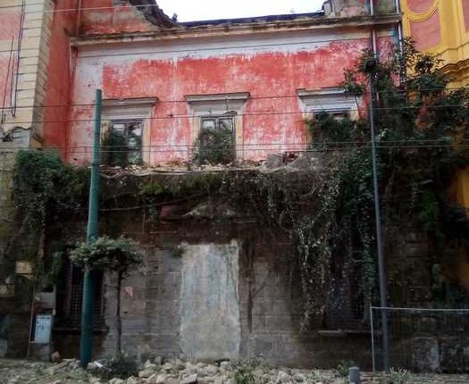 Crolla il solaio di una Villa settecentesca a Ercolano