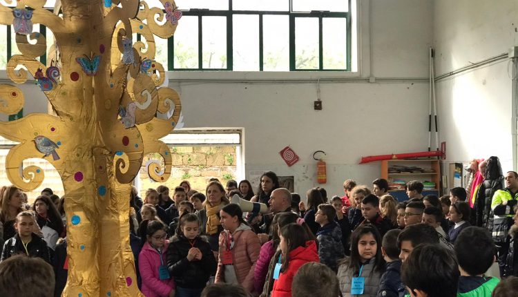 A POLLENA TROCCHIA SCUOLE PROTAGONISTE: MANIFESTAZIONI SUI DIRITTI DEI BAMBINI E SUI FUOCHI D’ARTIFICIO