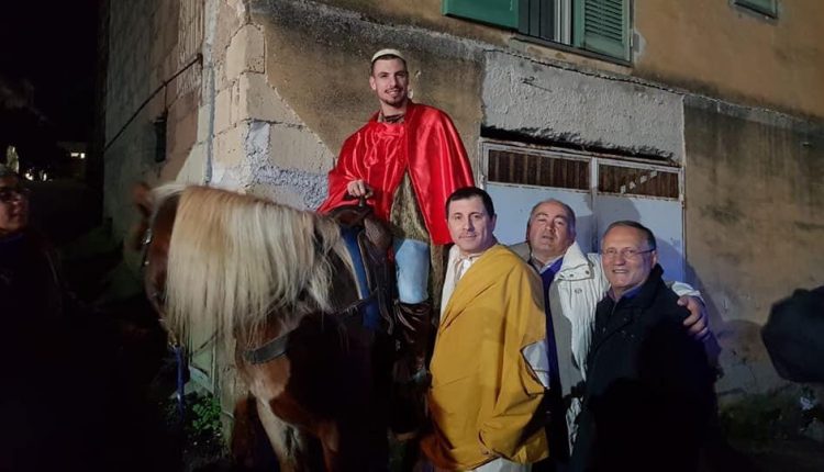VESEVUS DE GUSTIBUS – E Massa di Somma con San Martino in Capracotta si trasforma in un borgo tra cavalli, ancelle e cibi squisiti
