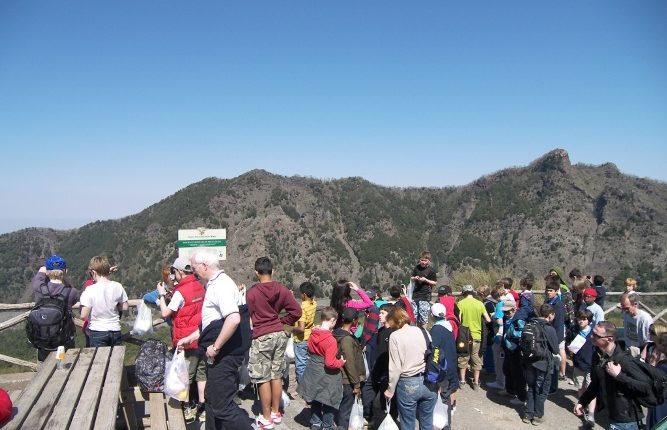 Boom di ingressi al cratere del Vesuvio: oltre 750mila visitatori