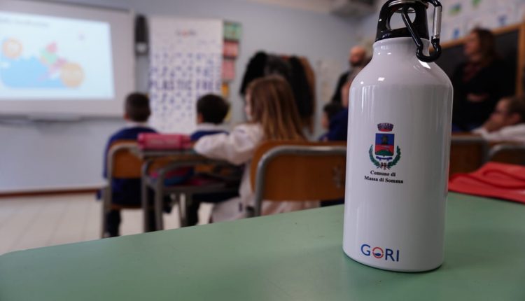 A MASSA DI SOMMA – Plastic free, il progetto di Gori arriva a scuola, soddisfatti l’assessore Nicola Manzo e il sindaco Gioacchino Madonna 