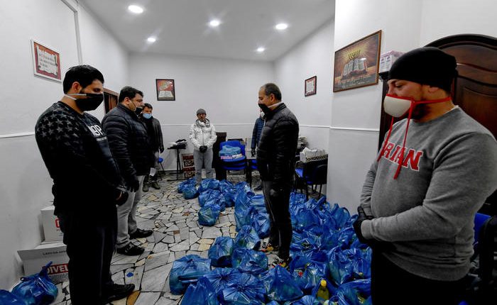 CORONAVIRUS E SOLIDARIETA’ – Le corse  in motorino a Napoli  per solidarietà: contro le stese ecco la spesa, lidea è nata da una associazione evangelica