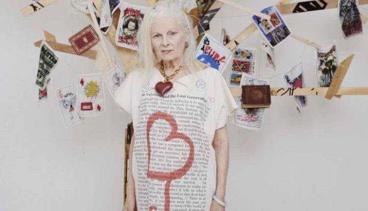 Vivienne Westwood posta i capolavori del Mann, la soddisfazione e l’invito a visitarlo  del direttore Paolo Giulierini 