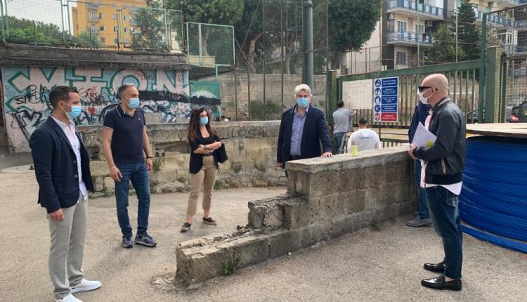 Dopo anni di chiusura, l’amministrazione Zinno rifà il look al Campo Sportivo Baracca di via Sandriana