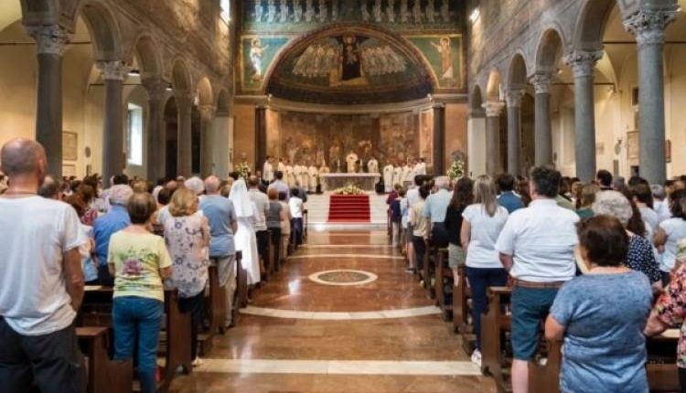 Le messe con i fedeli non prima del 24 maggio: c’è un accordo di massima tra Governo e Vescovi 