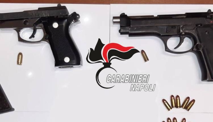 Pompei, pistole scacciacani modificate per sparare: arrestati due 20enni di Boscoreale, hanno tentato la fuga lanciando le armi dal finestrino dell’auto