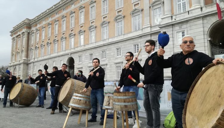 Esce “Lùce argiénto”, il brano di Pastellesse Sound Group – i bottari di Macerata Campania – dedicato alla Madonna e a Papa Francesco